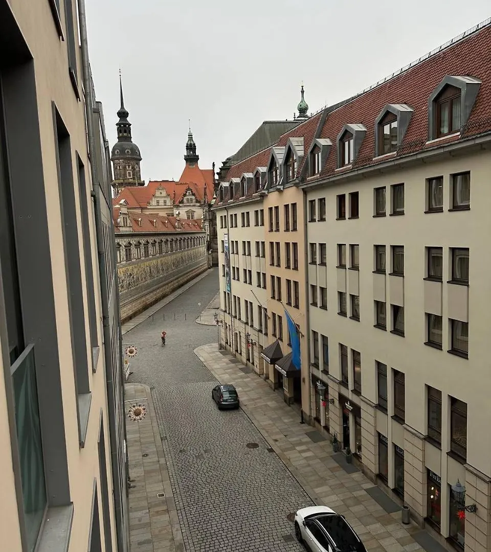 Homestay Zimmer Gegenueber Die Frauenkirsche Dresden